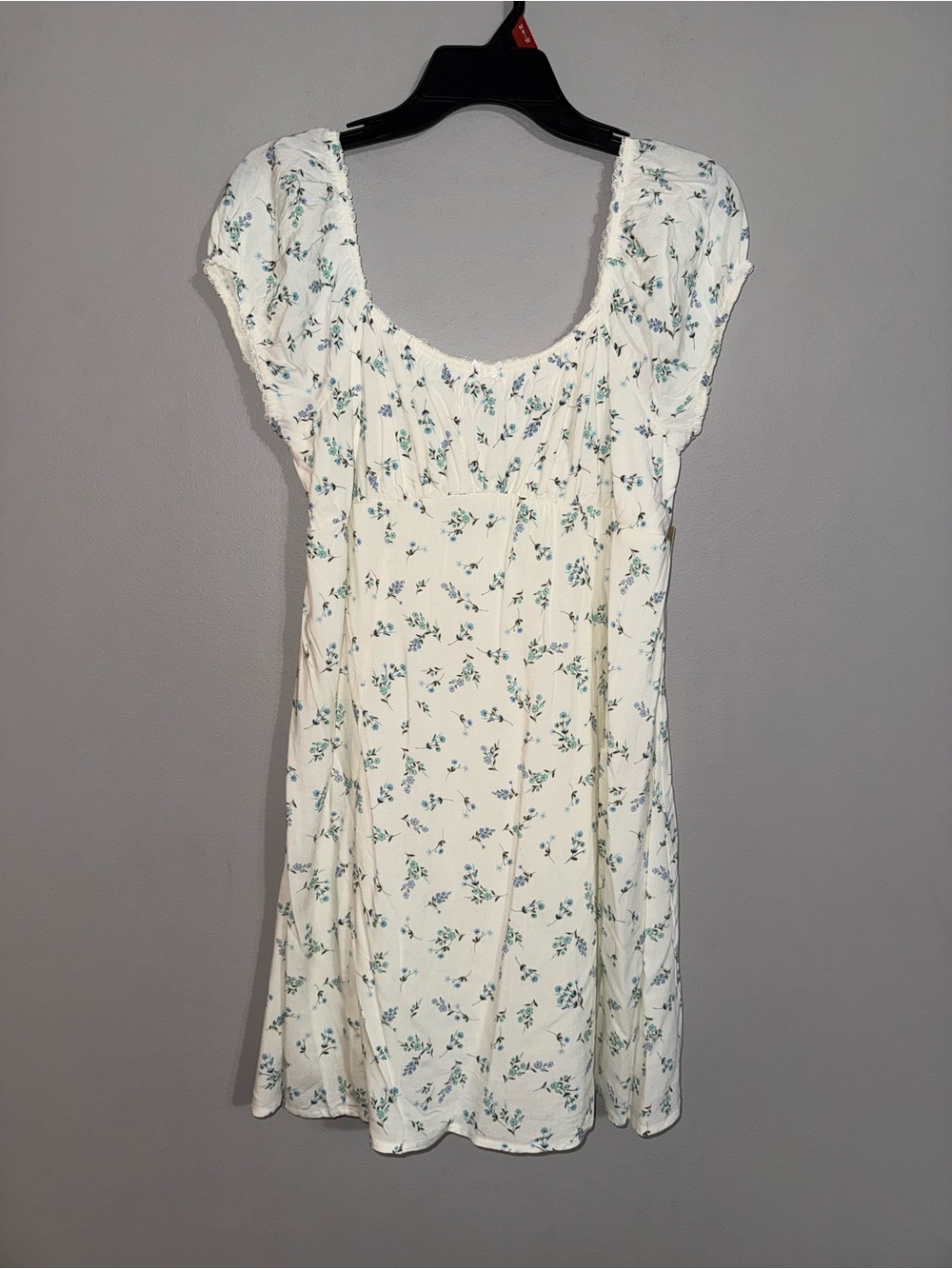 No Boundaries Women’s White Floral Scoop Neck Mini Dress Medium